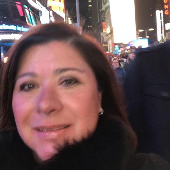 Meet your Posher, Sandy - Picture 1 of 1